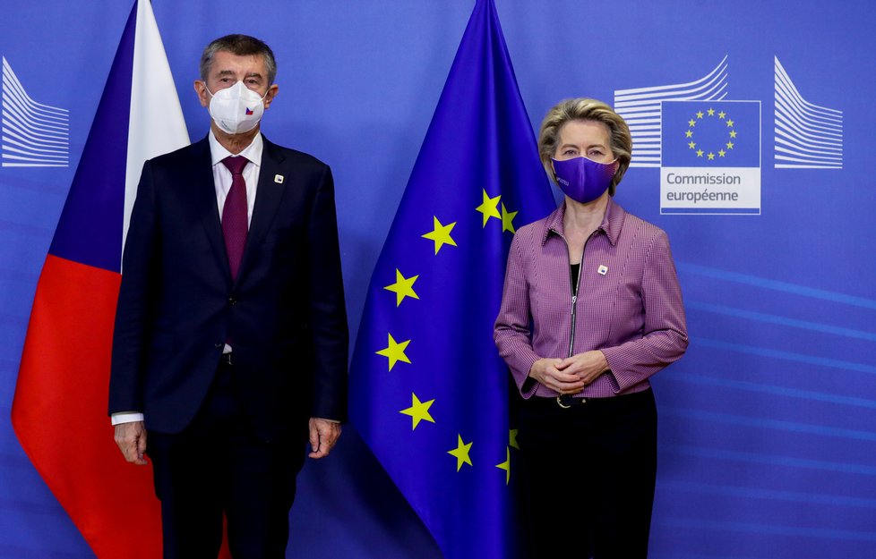 Premiér Andrej Babiš se šéfkou Evropské komise Ursulou von der Leyenovou v Bruselu (15. 10. 2020)