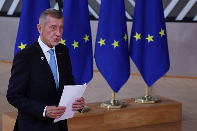 Český premiér Andrej Babiš přichází na summit Evropské unie v budově Evropské rady v Bruselu (16. 10. 2026) Český premiér Andrej Babiš přichází na summit Evropské unie v budově Evropské rady v Bruselu (16. 10. 2026)