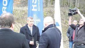 Andrej Babiš nevyrazil do Sněmovny, místo toho se vydal na jih Čech na slavnostní zahájení stavby úseku D3.