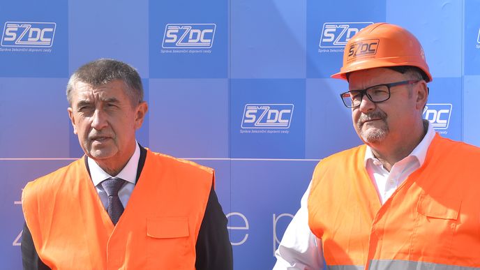 Premiér Andrej Babiš s ministrem dopravy Danem Ťokem