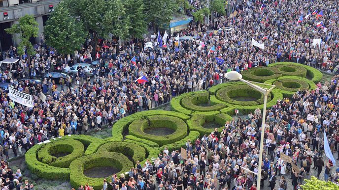Proti Andreji Babišovi demonstrovalo na pražském Václavském náměstí 120 tisíc lidí. Co ale nabizí protibabišovský blok?