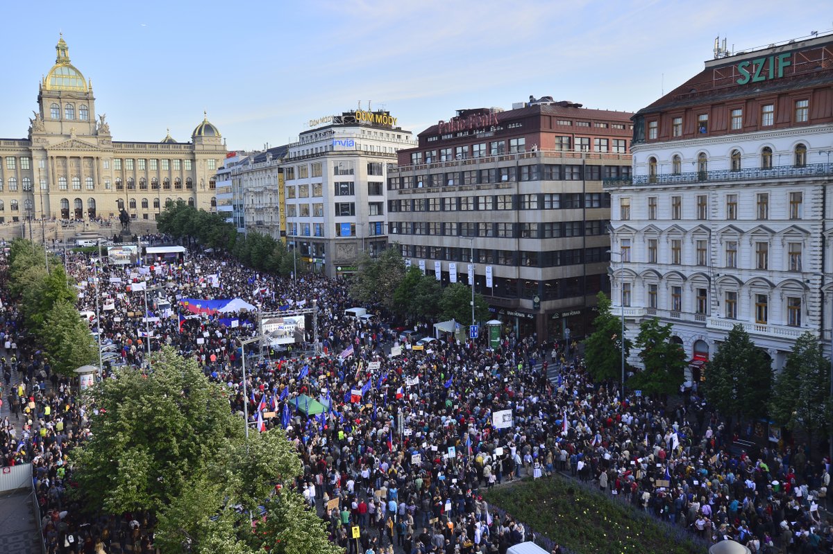 Proti Andreji Babišovi demonstrovalo na pražském Václavském náměstí 120 tisíc lidí. Co ale nabizí protibabišovský blok?