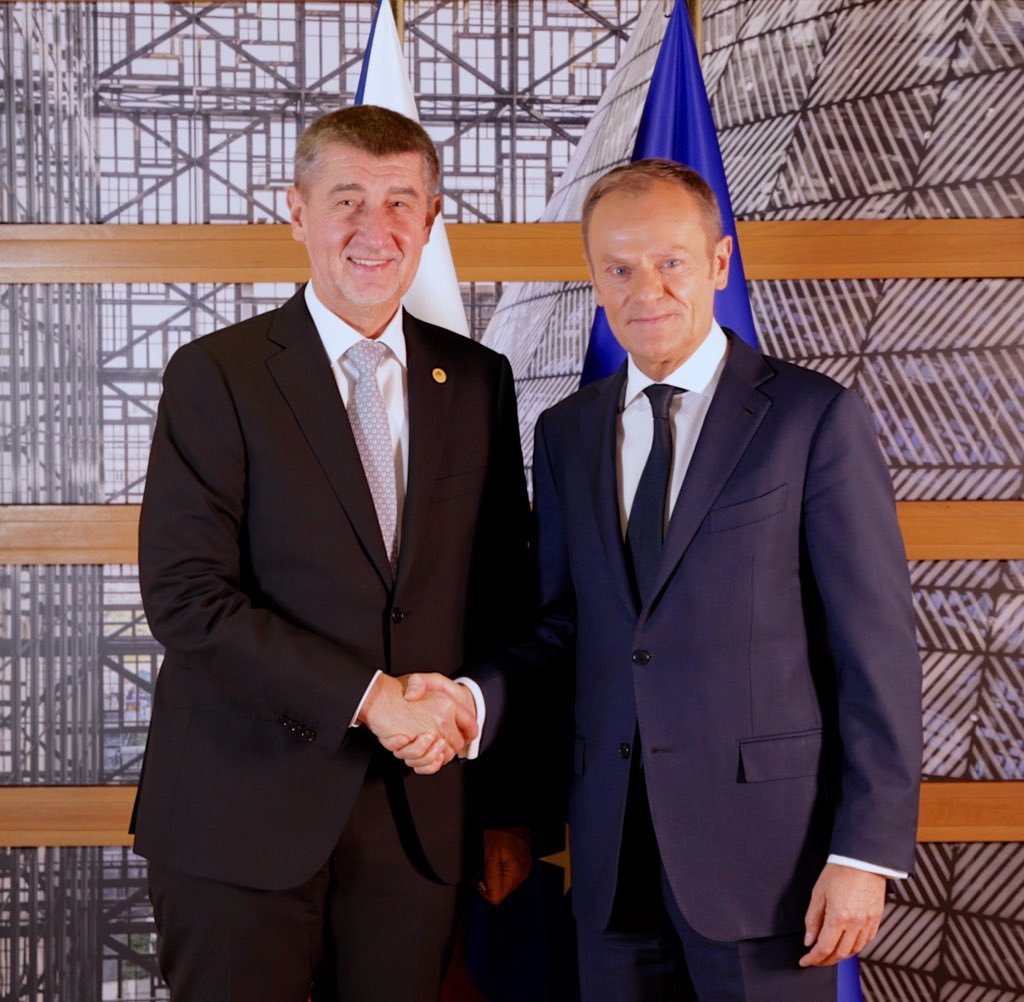 Andrej Babiš a Donald Tusk na summitu EU