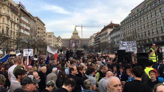 Bureš musí z vlády! Tisíce lidí demonstrovaly na Václavském náměstí proti Andreji Babišovi