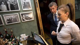 Andrej Babiš a spuštění EET v praxi: Vicepremiér v restauraci Magická zahrada (1.12.2016)