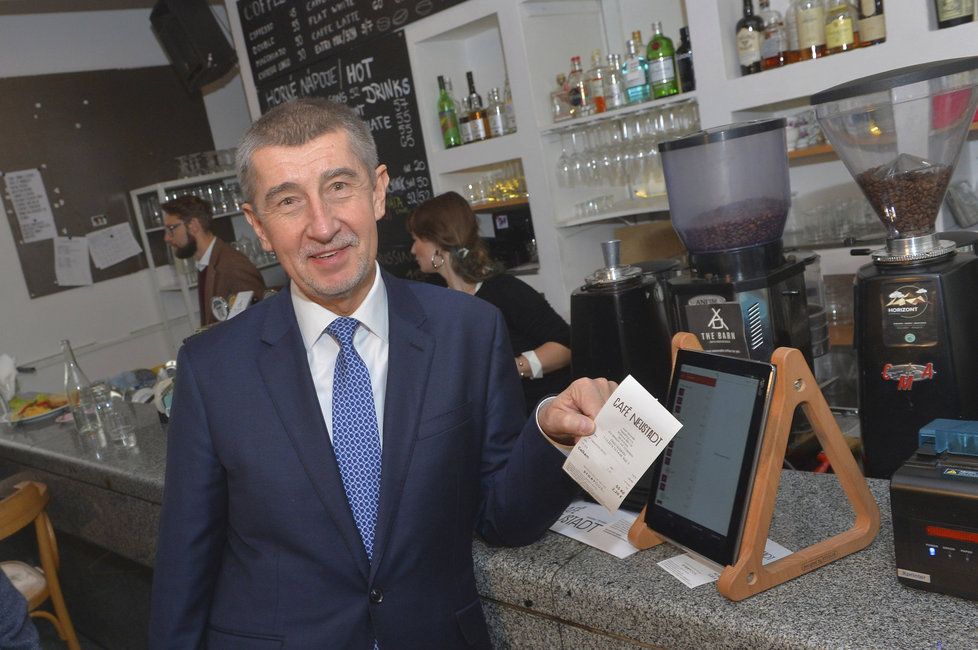 Andrej Babiš při kontrole fungování EET v pražských kavárnách a restauracích