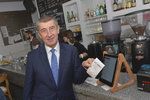 Andrej Babiš vyrazil první den fungování EET na inspekci do pražských kaváren (1. 12. 2016).