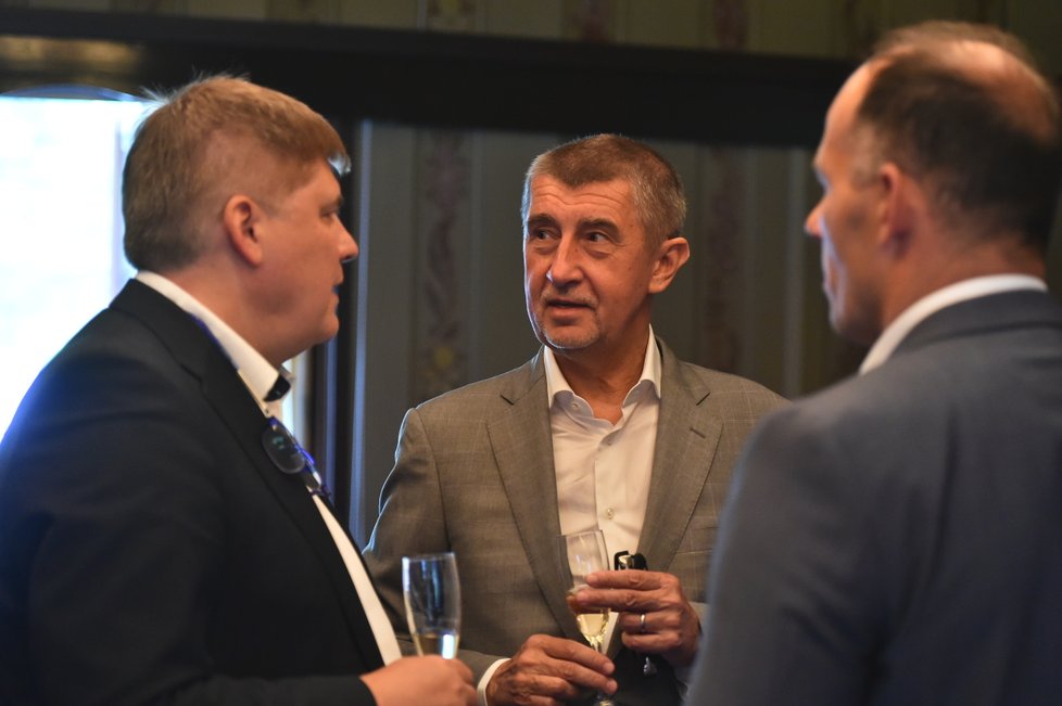 Premiér v demisi Andrej Babiš (ANO) si na svou cestu do Finska poprvé zval svou ženu Moniku