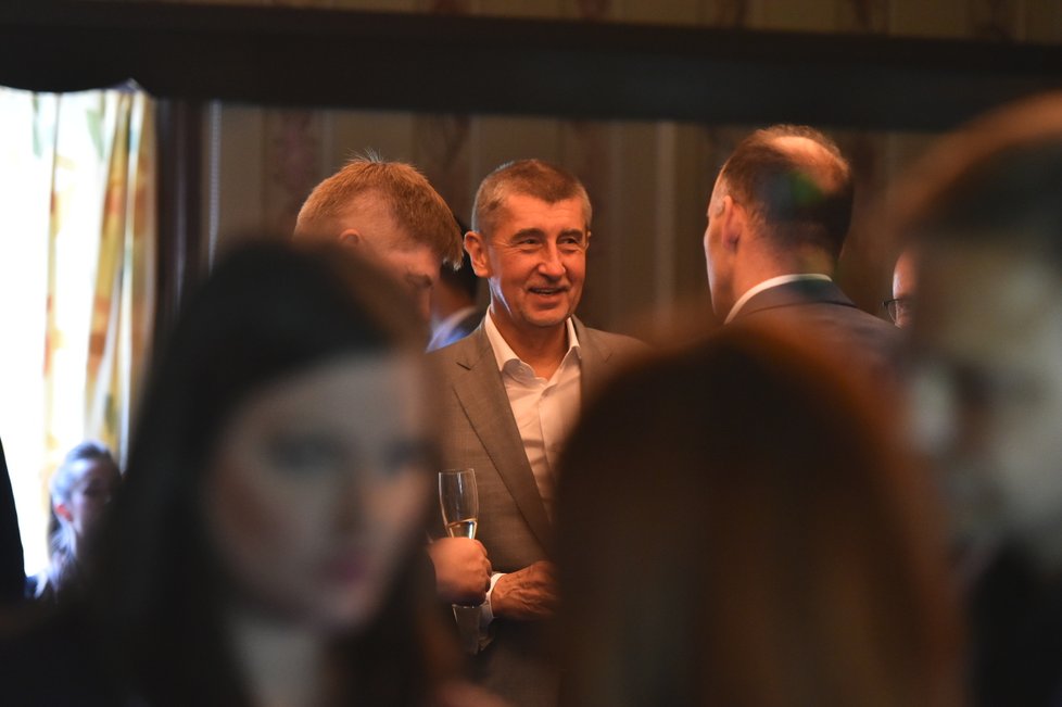 Premiér v demisi Andrej Babiš (ANO) si na svou cestu do Finska poprvé zval svou ženu Moniku