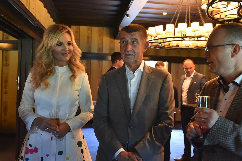 Premiér v demisi Andrej Babiš (ANO) si na svou cestu do Finska poprvé zval svou ženu Moniku