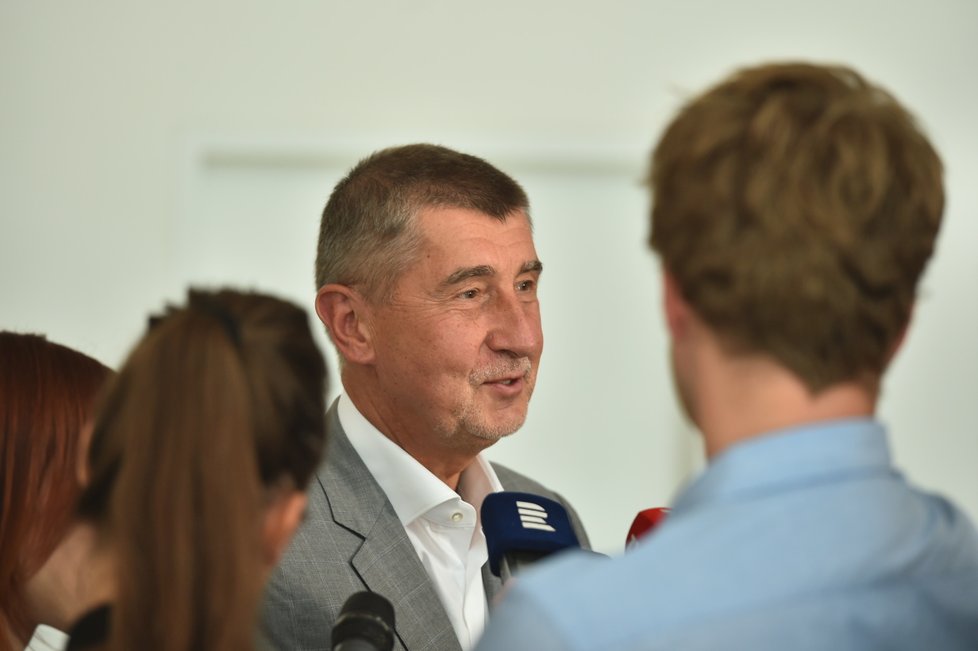 Premiér v demisi Andrej Babiš (ANO) si na svou cestu do Finska poprvé zval svou ženu Moniku