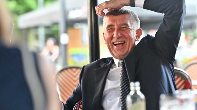 Babiš se drbe