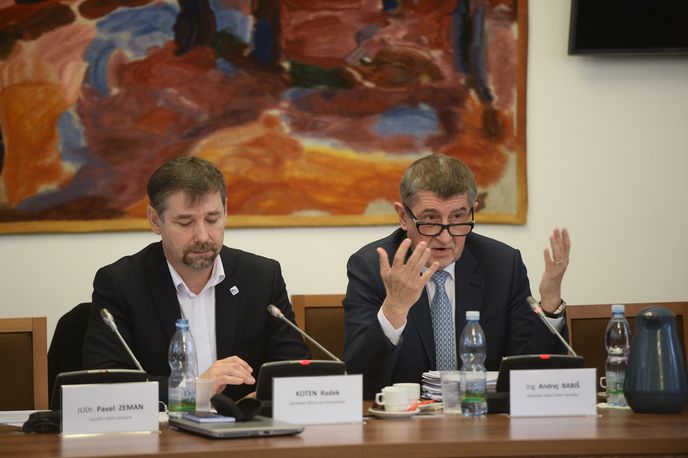 Bezpečnostní výbor jednal o šéfovi GIBS: Předseda výboru Koten (SPD) a premiér Babiš (ANO) (15.3.2018) Bezpečnostní výbor jednal o šéfovi GIBS: Předseda výboru Koten (SPD) a premiér Babiš (ANO) (15.3.2018)
