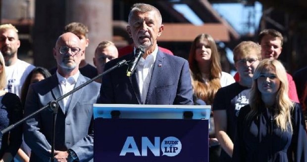 Babiš přijal omluvu od muže, který ho udeřil holí. Kde chce vzít peníze na priority ANO?