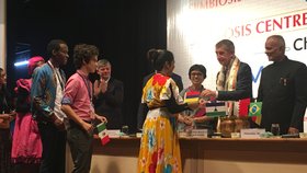 Andreje Babiše zdraví studenti v Indii