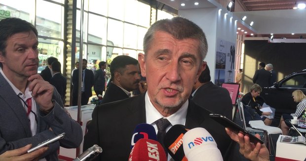 „Chtějí mě očerňovat.“ Babiš v Indii komentoval kauzu s estébákem i audit dotací