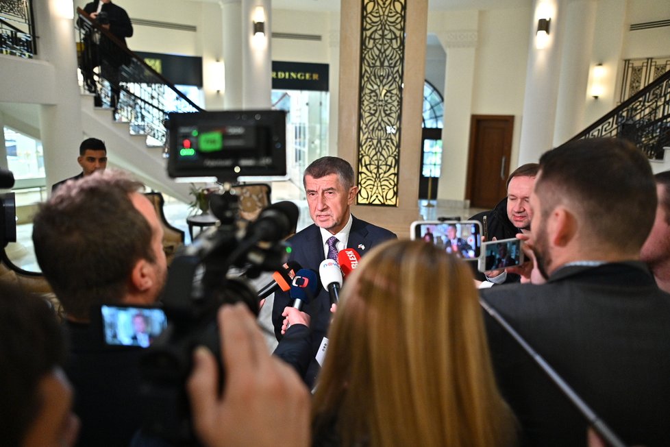 Babiš v Izraeli: Tisková konference s českými novináři, Blesk Zprávy nechyběly