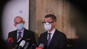 Premiér Andrej Babiš (ANO, vlevo) a ministr zdravotnictví Jan Blatný (za ANO)