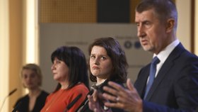 Premiér Andrej Babiš (ANO) a ministryně Jana Maláčová (ČSSD)