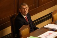 Rušení poplatků za ČT: Protlačili hlasování na 4:36, Babiš ráno chyběl. Opozice slibuje další boj