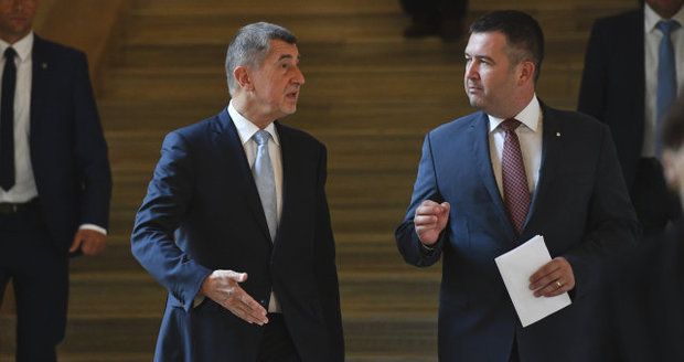 Zeman seznam s Pochem dostal, tvrdí Babiš. Hamáček byl plán B, šéf ČSSD o něm věděl