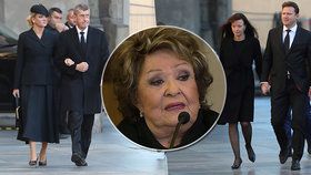 Premiér Andrej Babiš a šéf Sněmovny Radek Vondráček (oba ANO) na pohřbu Karla Gotta. Babiš prozradil: Jiřina Bohdalová ho smutečním projevem "odrovnala".