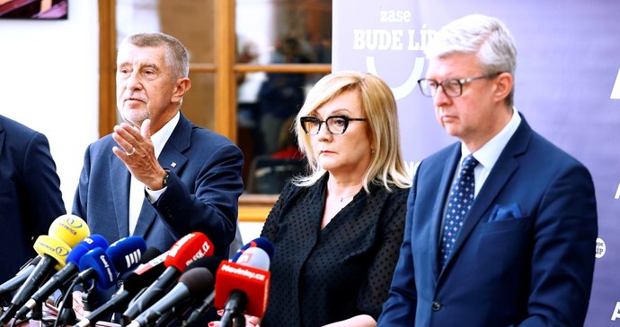 Andrej Babiš, Alena Schillerová a Karel Havlíček (ANO) ve Sněmovně