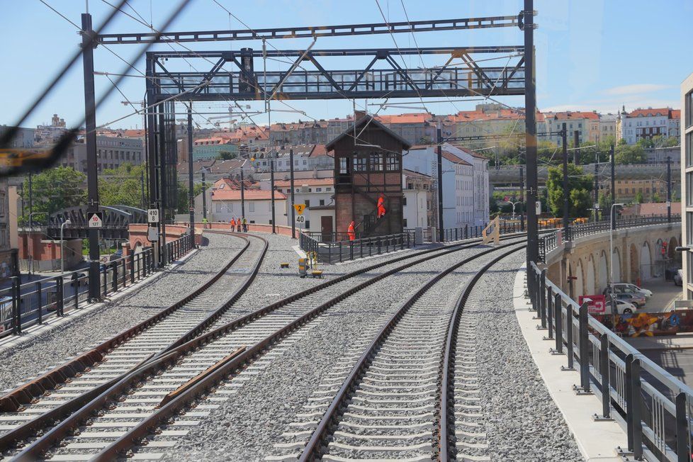 Negrelliho viadukt si 29. května 2020, tři dny před jeho znovuotevřením pro dopravu, prohlédli premiér Andrej Babiš (ANO) a ministr Karel Havlíček (ANO).