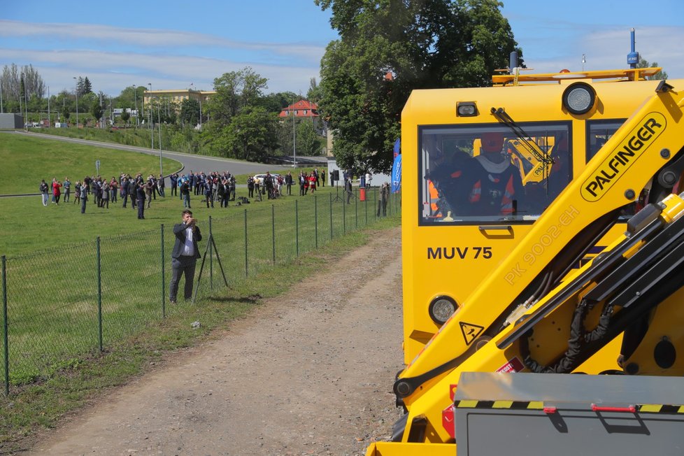 Negrelliho viadukt si 29. května 2020, tři dny před jeho znovuotevřením pro dopravu, prohlédli premiér Andrej Babiš (ANO) a ministr Karel Havlíček (ANO).