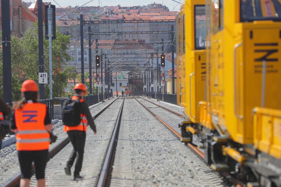 Negrelliho viadukt si 29. května 2020, tři dny před jeho znovuotevřením pro dopravu, prohlédli premiér Andrej Babiš (ANO) a ministr Karel Havlíček (ANO).