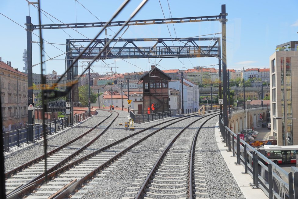 Negrelliho viadukt si 29. května 2020, tři dny před jeho znovuotevřením pro dopravu, prohlédli premiér Andrej Babiš (ANO) a ministr Karel Havlíček (ANO).