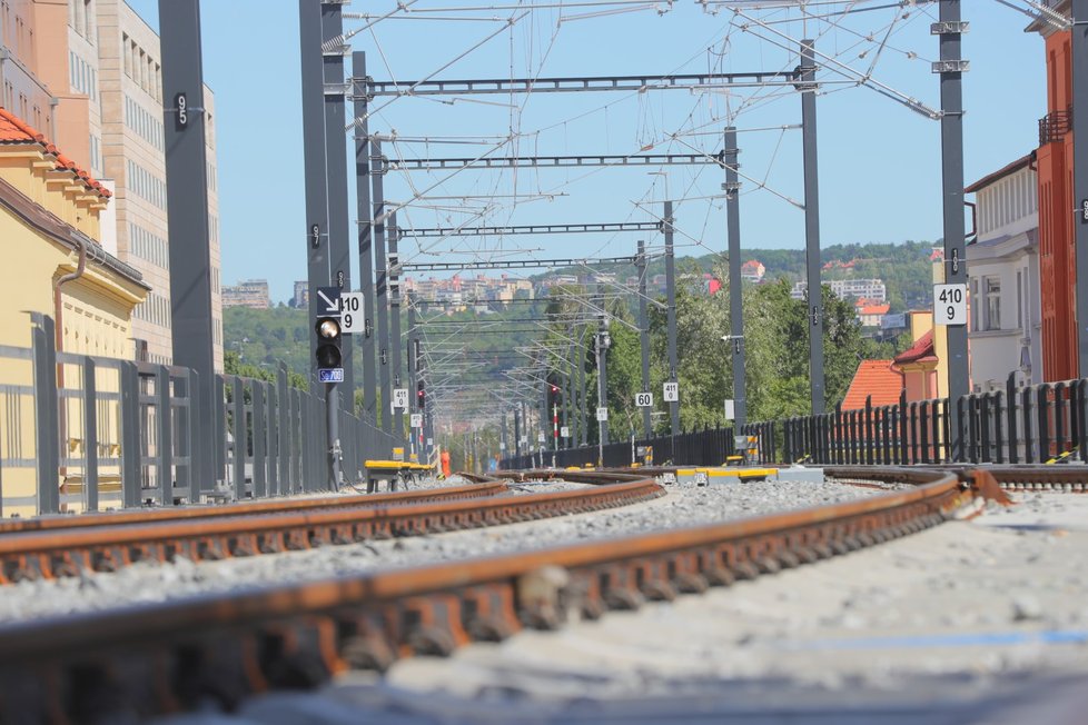 Negrelliho viadukt si 29. května 2020, tři dny před jeho znovuotevřením pro dopravu, prohlédli premiér Andrej Babiš (ANO) a ministr Karel Havlíček (ANO).