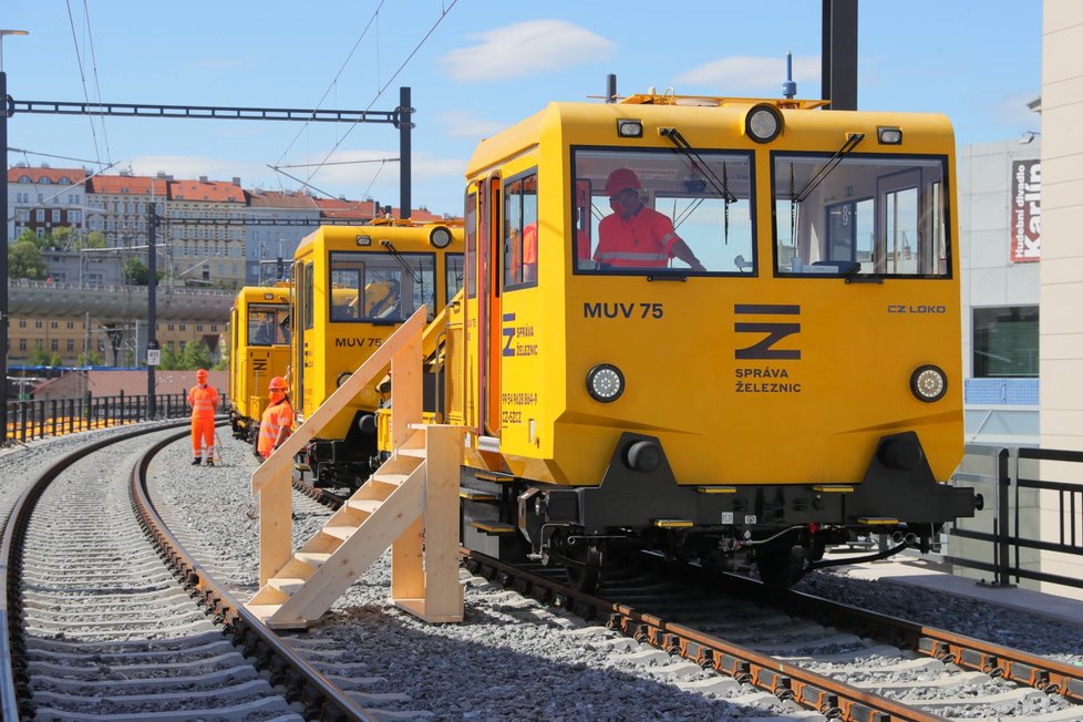 Negrelliho viadukt si 29. května 2020, tři dny před jeho znovuotevřením pro dopravu, prohlédli premiér Andrej Babiš (ANO) a ministr Karel Havlíček (ANO).