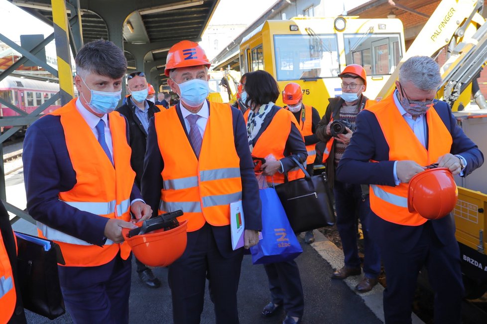 Negrelliho viadukt si 29. května 2020, tři dny před jeho znovuotevřením pro dopravu, prohlédli premiér Andrej Babiš (ANO) a ministr Karel Havlíček (ANO).