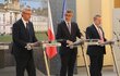 Karel Havlíček, Andrej Babiš a Richard Brabec na tiskové konferenci po jednání vlády (13. 5. 2019)