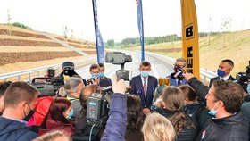 Andrej Babiš (ANO) při výjezdu do Karlovarského kraje: Otevření obchvatu Trstěnice – Drmoul (4.6.2020)
