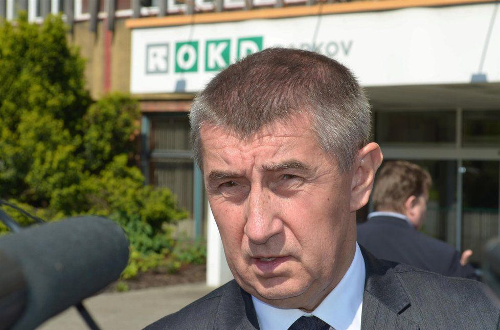 Ministr financí Andrej Babiš při návštěvě Dolu Darkov hovořil s odboráři a horníky z OKD (7.6.2016).