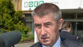 Ministr financí Andrej Babiš při návštěvě Dolu Darkov hovořil s odboráři a horníky z OKD (7. 6. 2016).