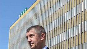 Ministr financí Andrej Babiš při návštěvě Dolu Darkov hovořil s odboráři a horníky z OKD (7. 6. 2016).