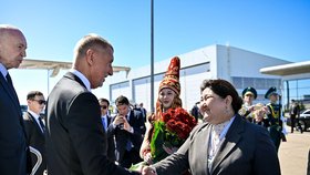 Andrej Babiš po příletu do Kazachstánu v hlavním městě Astaně (28.4.2026)