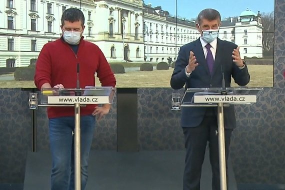 Tiskovka po jednání vlády: Hamáček a Babiš v rouškách (17.3.2020)