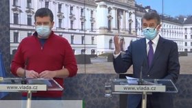 Andrej Babiš a Jan Hamáček v roušce na tiskovce (17.3.2020)