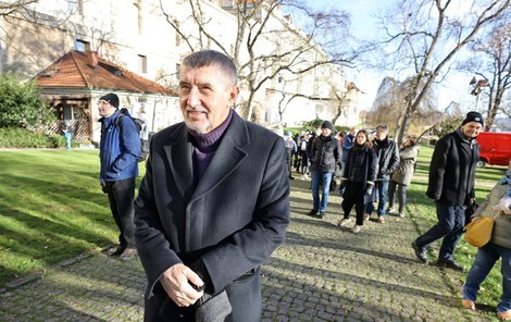 Andrej Babiš ve frontě na korunovační klenoty (17.1.2022)