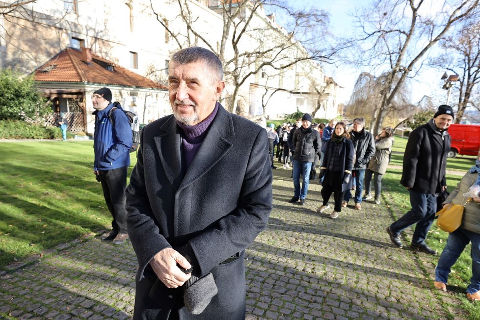 Andrej Babiš ve frontě na korunovační klenoty (17.1.2022)