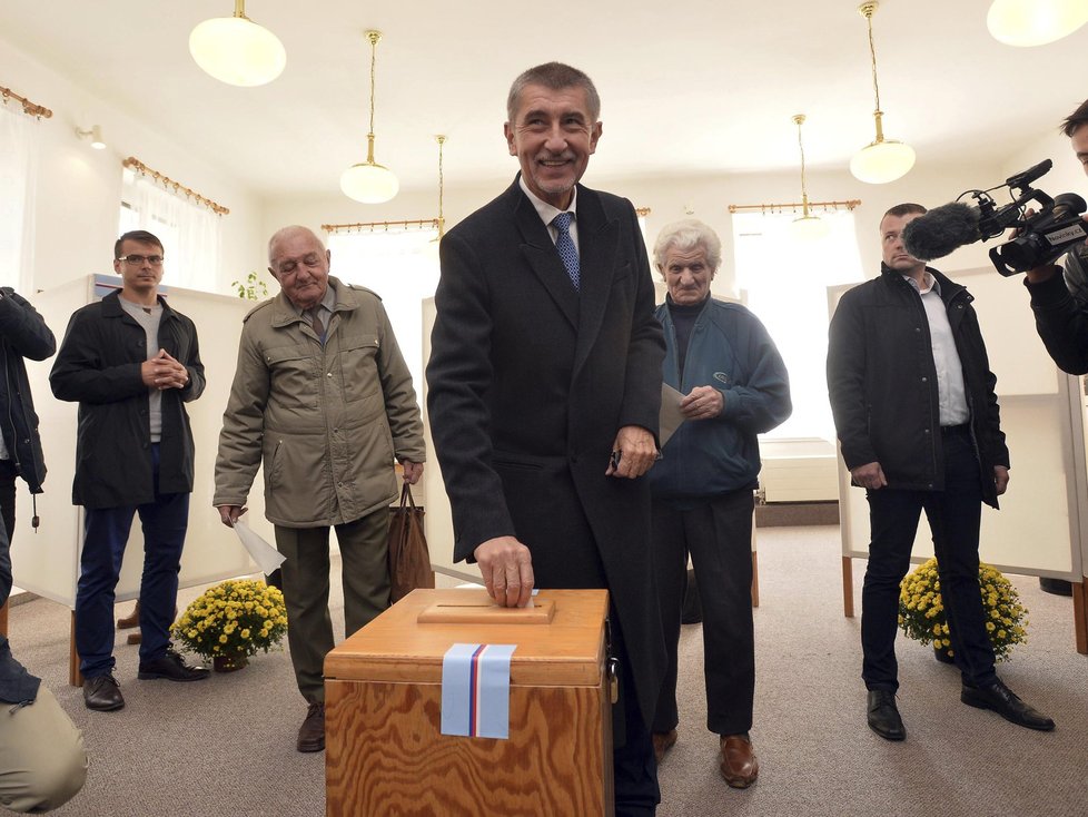 Andrej Babiš u krajských voleb (7. 10. 2016)