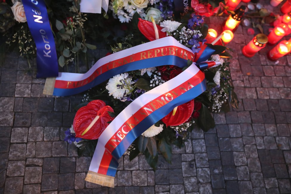 Národní třída, 17. listopad 2018: Demonstranti dorazili ještě před svítáním.