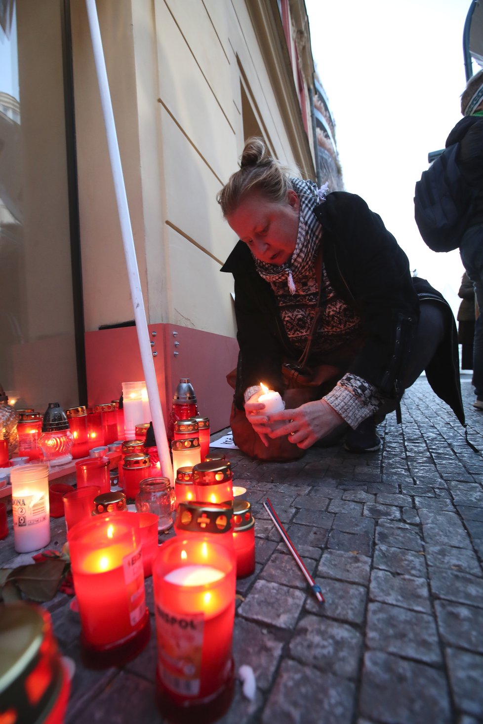 Národní třída, 17. listopad 2018: Demonstranti dorazili ještě před svítáním