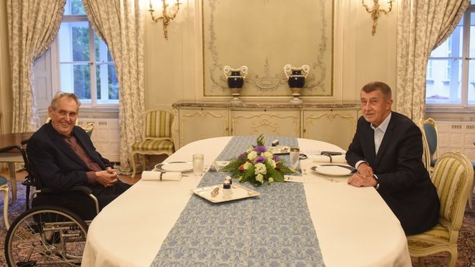 Premiér Andrej Babiš (ANO) v Lánech u prezidenta Miloše Zemana (27.9.2021)