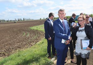 Babiš snil o komplexu za miliardy u metra v polích: "Skvělý projekt, má to smysl." A divil se, proč metro končí tady