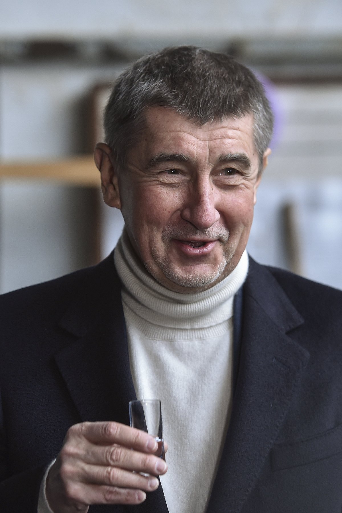 Andrej Babiš si připíjí při návštěvě Libereckého kraje s hejtmanem Martinem Půtou